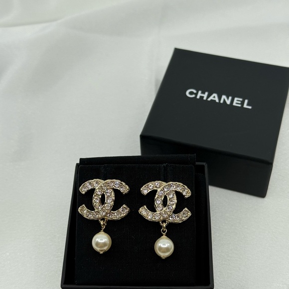 CHANEL Statement Gold Crystal CC and Pearl Dangle Earrings - Picture 12 of 12